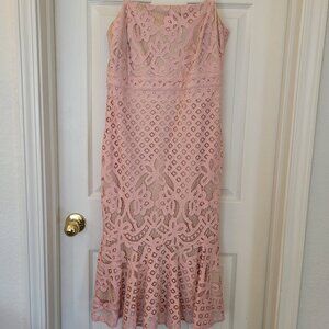 Medium LULU'S pink lace midi dress trumpet silhouette